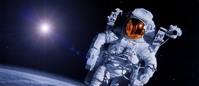 Im Weltraum wird ein Astronaut größer