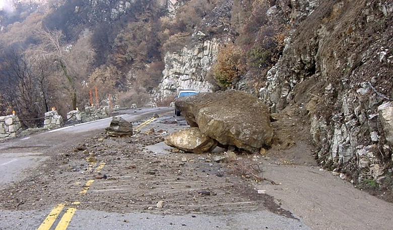 Auf der Krim sind Erdrutsche auf Bergstraßen weit verbreitet.