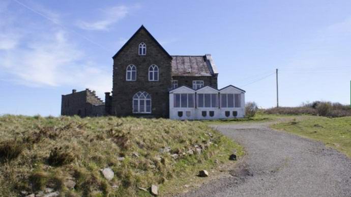 Ein UFO-Anziehungshaus zum Verkauf in Wales