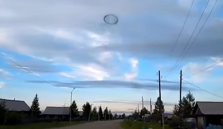 In Transbaikalia wurde ein unverständlicher schwarzer Ring über dem Boden bemerkt.