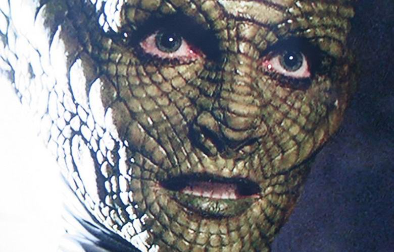 Der Reptilien-Moderator hat die Maske live fallen lassen?