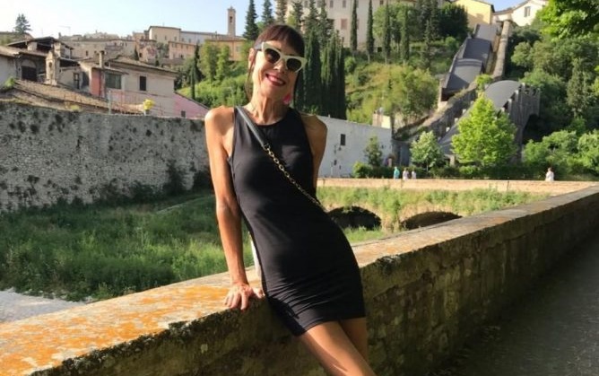 Sieht aus wie ein Teenager: Eine schlanke 70-jährige Italienerin hat ein Geheimnis geteilt
