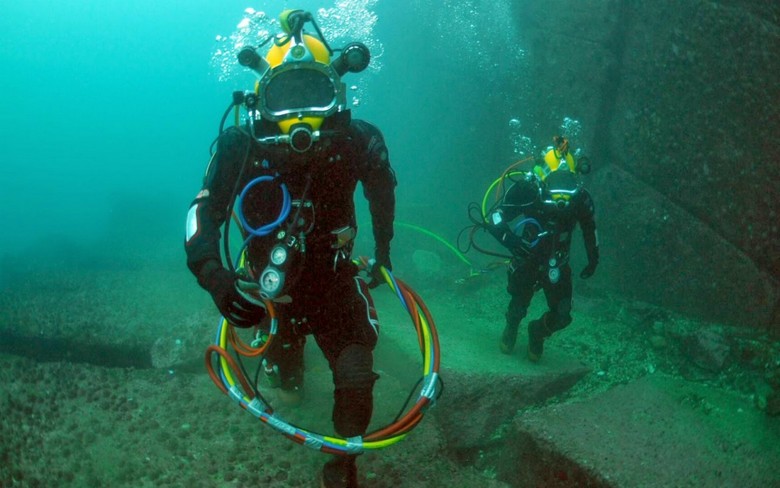 Das Militär kollidierte unter Wasser mit Außerirdischen, die mehr als drei Meter groß waren.