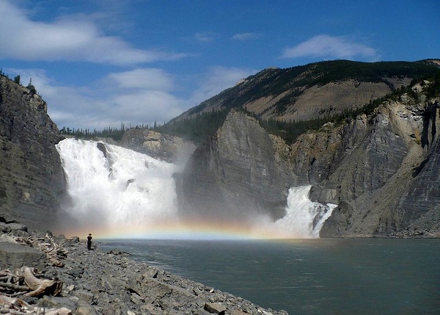Tor zu einer Parallelwelt: ein verzaubertes Tal im South Nahanni River Basin