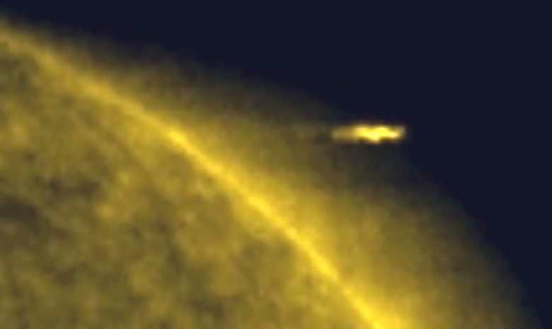 UFOs, deren Größe mit Planeten vergleichbar ist, fliegen weiterhin in der Nähe der Sonne