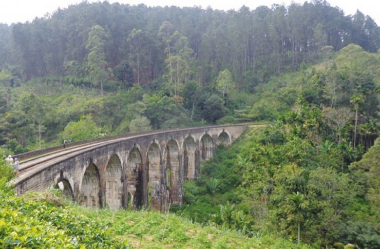 Mysteriöse Artefakte der Vergangenheit: Bogenbrücke in Sri Lanka