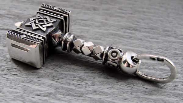 Schutzhammer von Svarog  