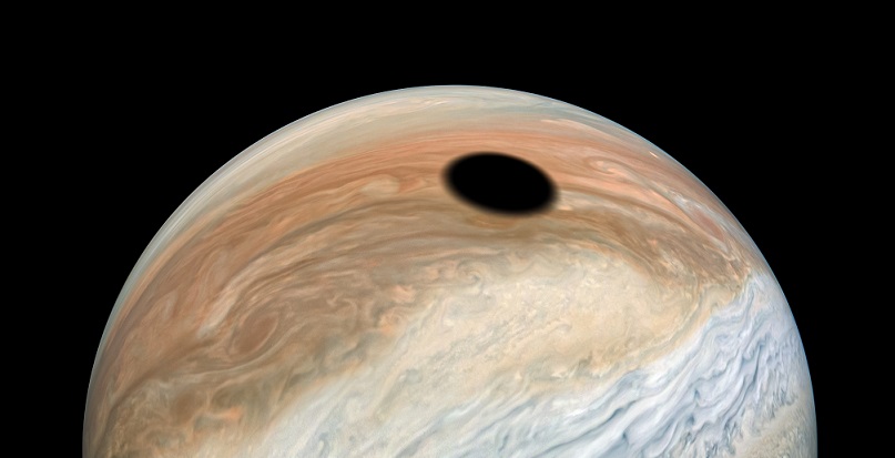 Die Sonde hat den Schatten von Io eingefangen, der auf die Oberfläche des Jupiter geworfen wurde.